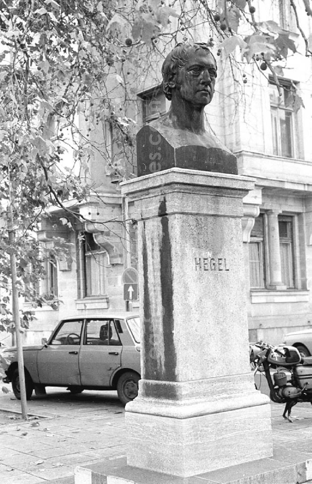 Berlin Mitte: 5.11.1986 Hegel - Denkmal Berlin - Mitte Umschlagnr.:12