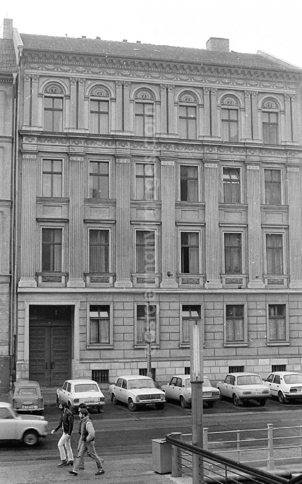 GDR image archive: Berlin - 5.11.1986 Hegelhaus am Kupfergraben Berlin - Mitte Umschlagnr.:12