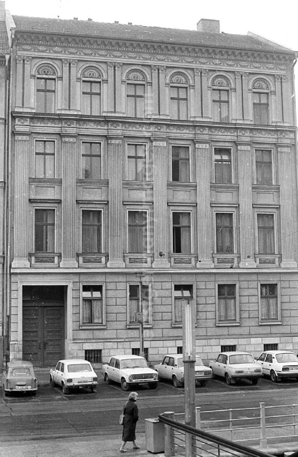 GDR picture archive: Berlin - 5.11.1986 Hegelhaus am Kupfergraben Berlin - Mitte Umschlagnr.:12