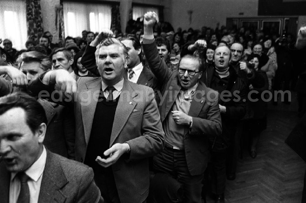 GDR image archive: Rostok - Heng Somrin (Kambodscha) besucht Bauern im Rostok. (355A)