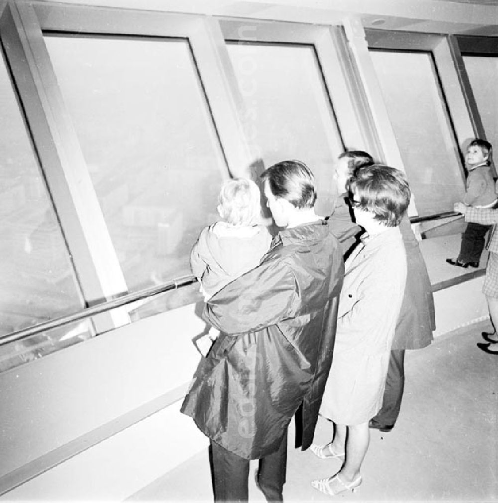 GDR photo archive: Berlin - Oktober 1969 Fernsehturm in Berlin