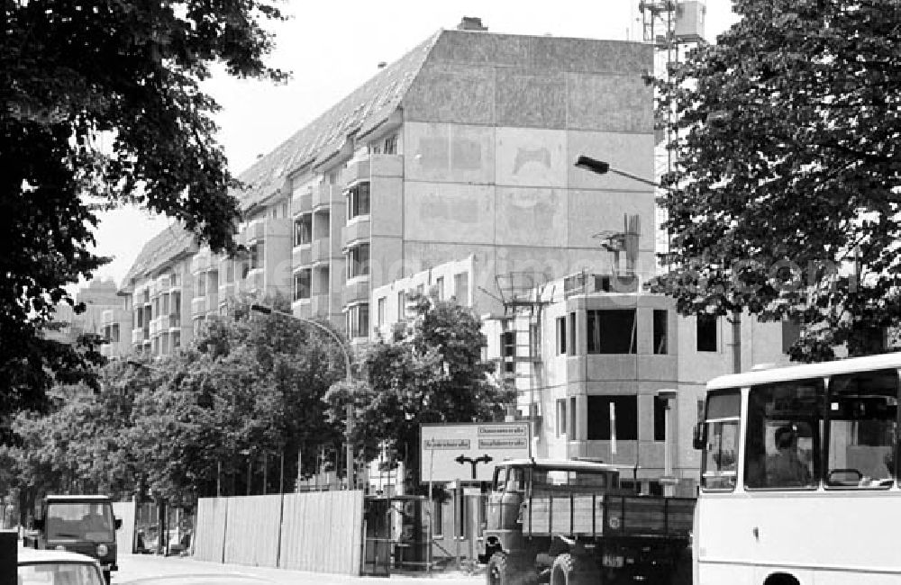 GDR photo archive: Berlin - 10.07.1986 Innerstädtischer Wohnungsbau Wilhelm-Pieck-Strasse Umschlagnr.: 81