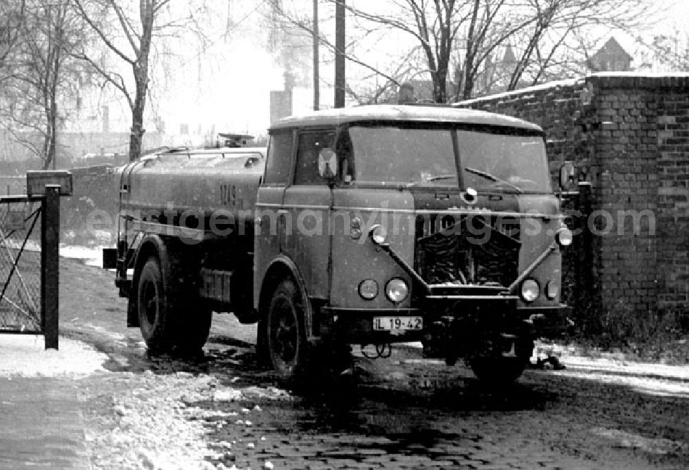 Berlin: Januar 1973 Einsatz von Sprühfahrzeugen in Berlin.