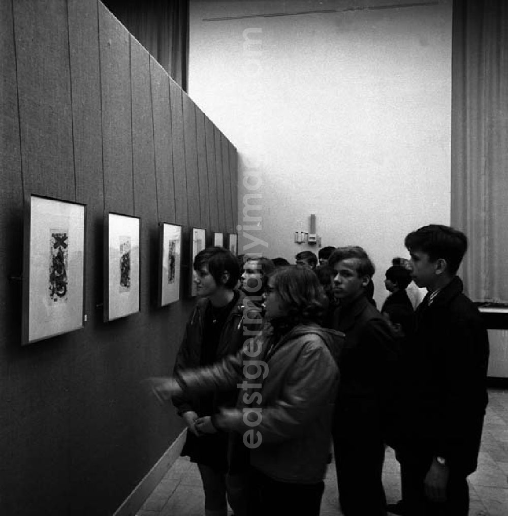 GDR picture archive: Berlin - Japanausstellung (Ukiyo) im alten Museum von Berlin.