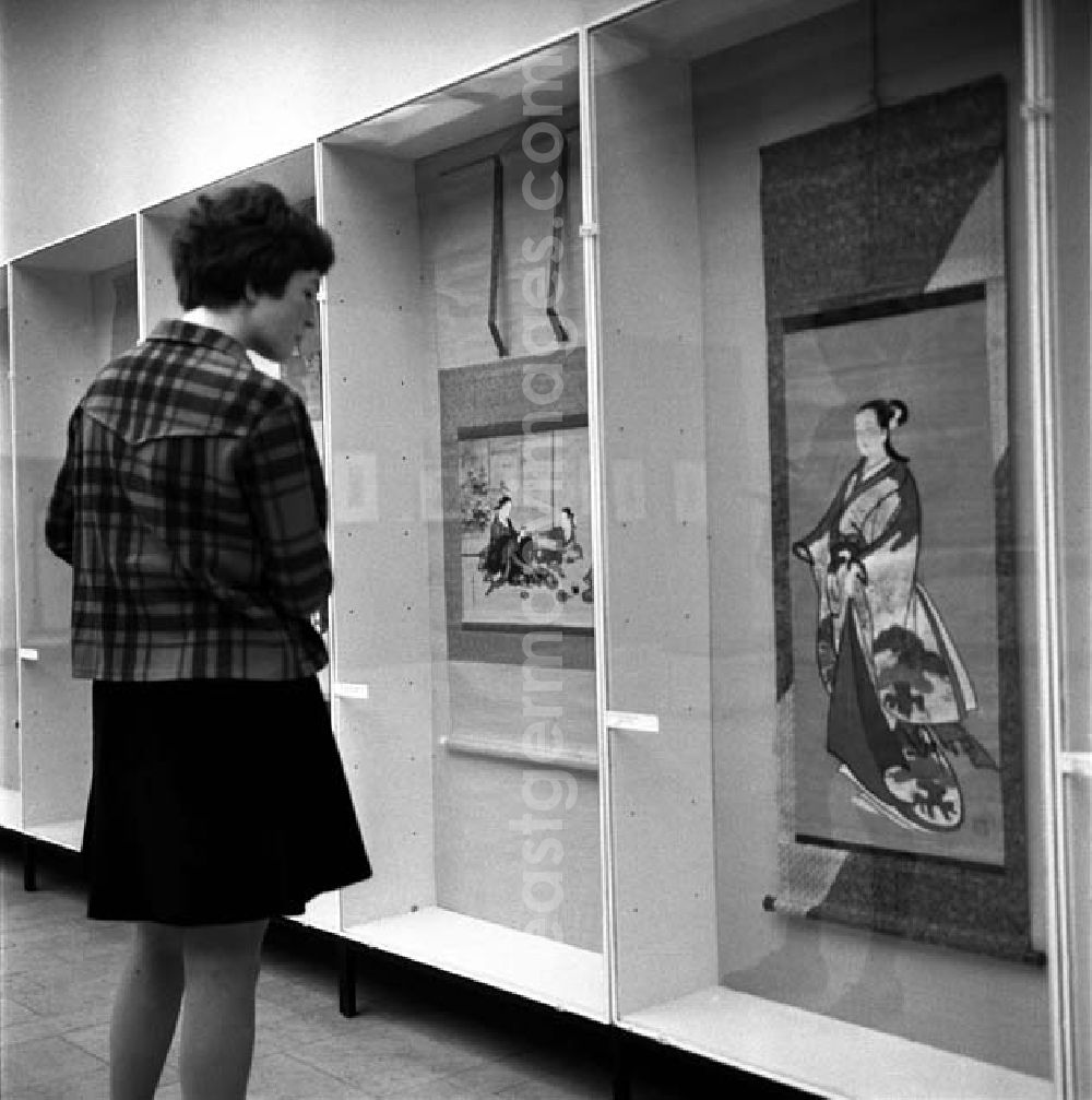 GDR image archive: Berlin - Japanausstellung (Ukiyo) im alten Museum von Berlin.