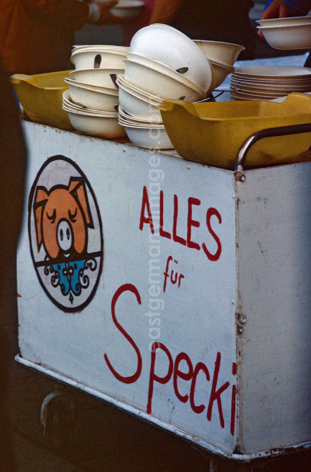 Berlin: Stand selling stew from the youth center at Alexanderplatz in East Berlin in the area of the former GDR, German Democratic Republic. Bin for leftover food, labeled Everything for Specki and a drawing of a pig