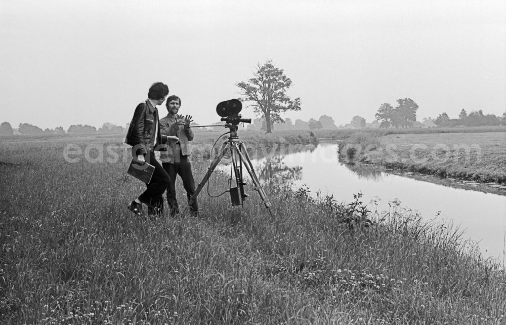 Schleife: Cameraman Franz Ritschel during recording and filming of Struga - Pictures of a Landscape on the road River Schleife in Schleife, Saxony in the area of the former GDR, German Democratic Republic