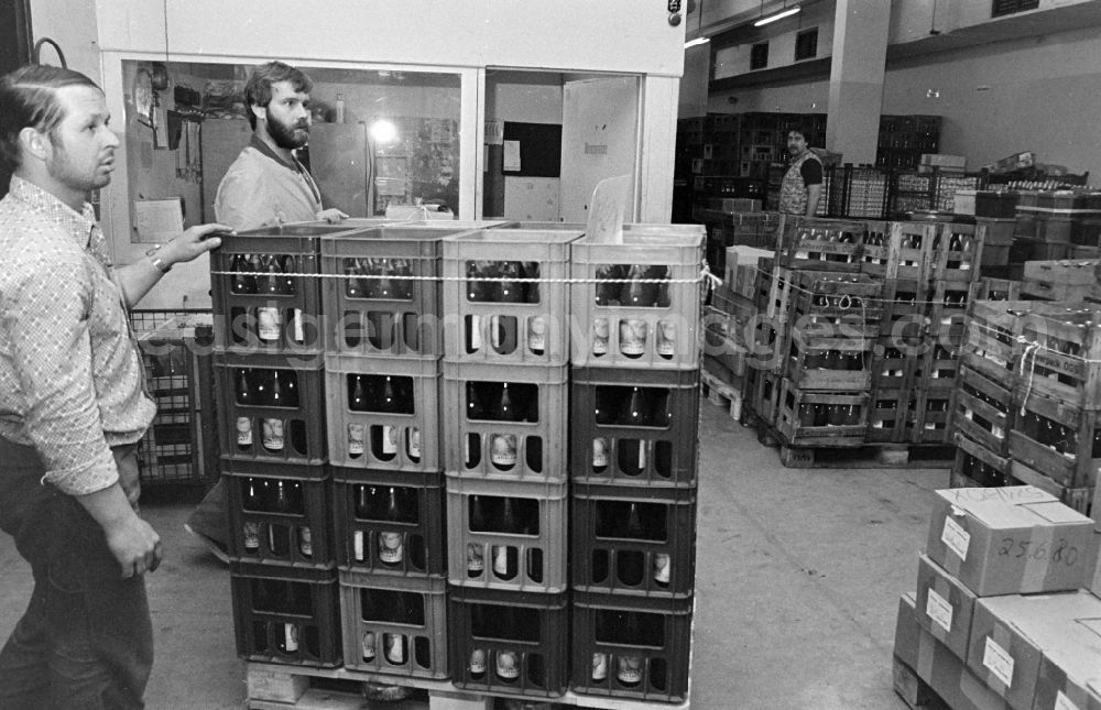 GDR photo archive: Berlin - Salesperson at the goods acceptance point in the drinks area in the Kaufhalle shopping center on Schoenhauser Allee in the Pankow district of Berlin, East Berlin, in the territory of the former GDR, German Democratic Republic