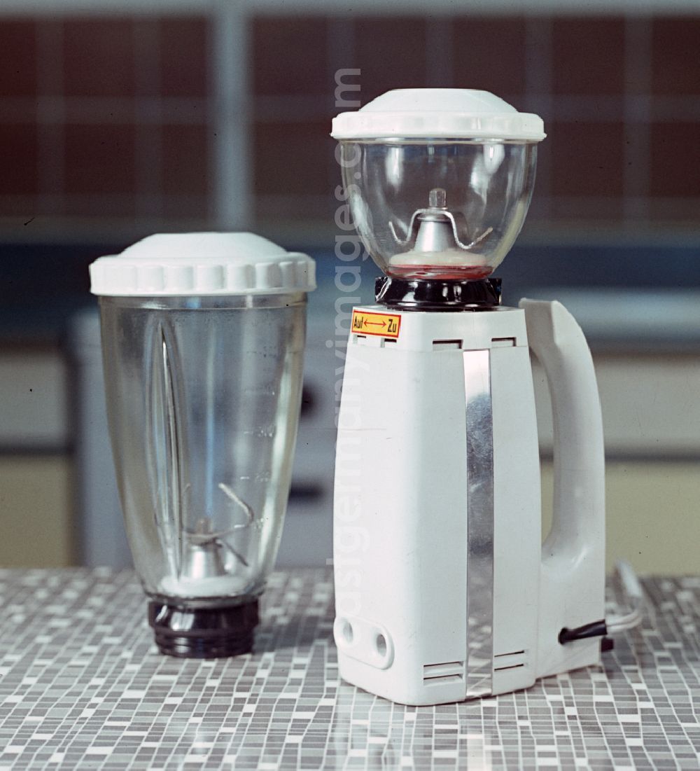 GDR photo archive: Berlin - Kitchen appliance Unimix-Junior R30