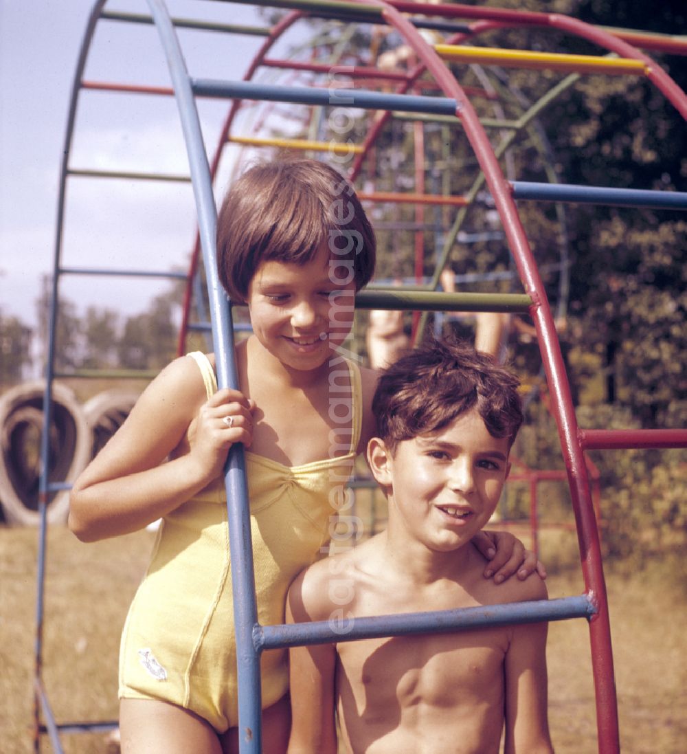 Berlin: Children on a climbing frame in the outdoor pool on the street Sportpromenade in Berlin East Berlin in the territory of the former GDR, German Democratic Republic