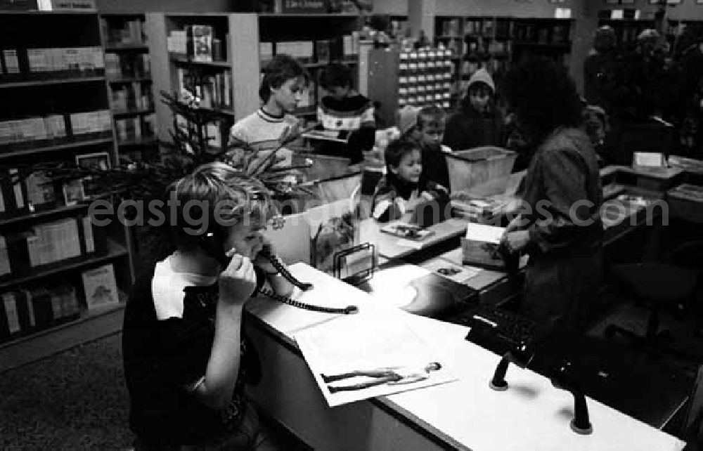 GDR photo archive: Berlin - 14.12.1987 Kinderbibliothek Hagenower-Ring Berlin