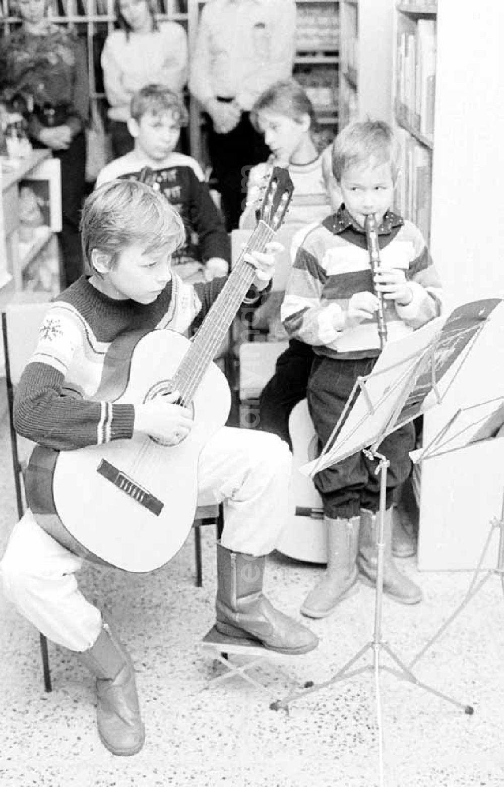 GDR picture archive: Berlin - 14.12.1987 Kinderbibliothek Hagenower-Ring Berlin