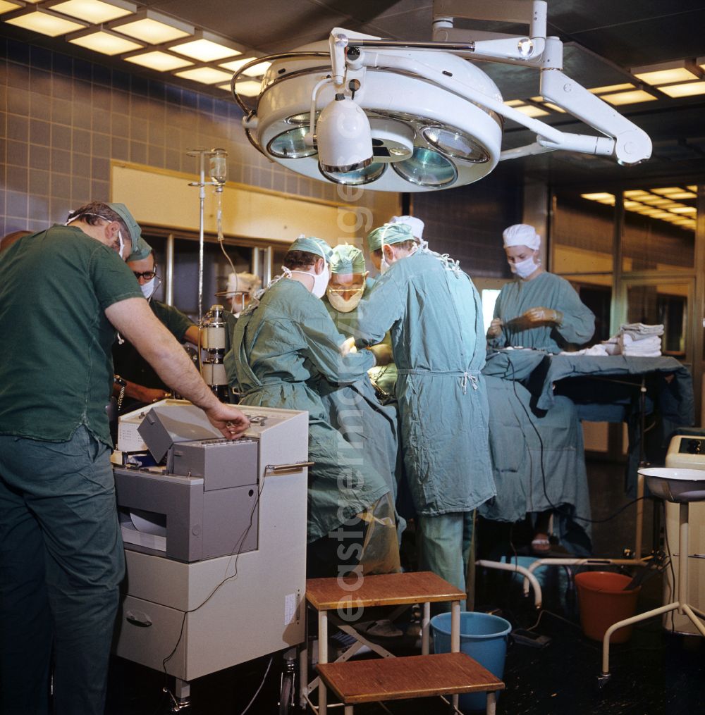 GDR photo archive: Berlin - Professor Dr. Hans Gummel providing patient care in a clinic by operating in an operating room Robert-Roessle-Klinik on Robert-Roessle-Strasse in the district of Buch in Berlin East Berlin in the area of the former GDR, German Democratic Republic