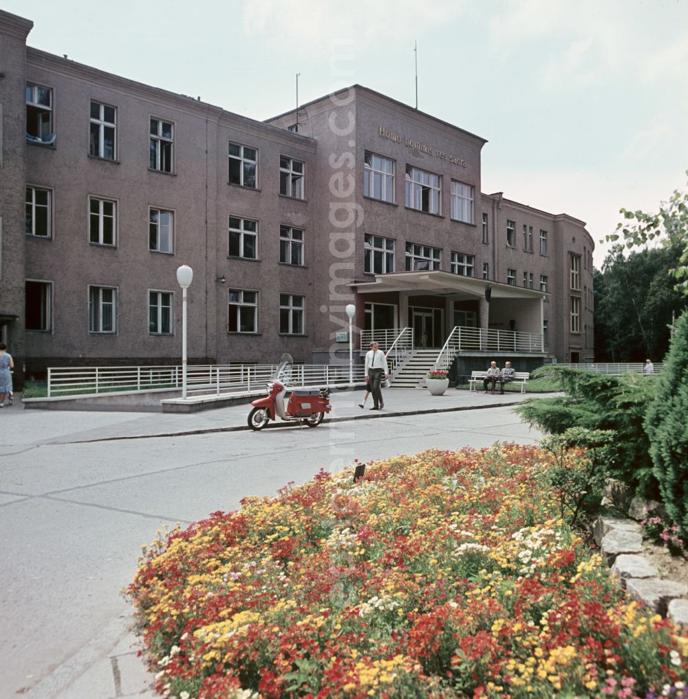 Berlin: Hospital and clinic building Robert-Roessle-Klinik - Roentgenhaus in the district of Buch in Berlin East Berlin on the territory of the former GDR, German Democratic Republic