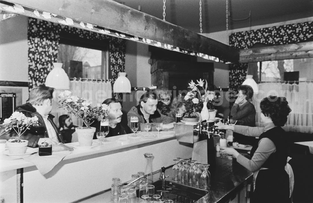 GDR image archive: Berlin - Restaurant and pub Zum Straussberger in East Berlin on the territory of the former GDR, German Democratic Republic