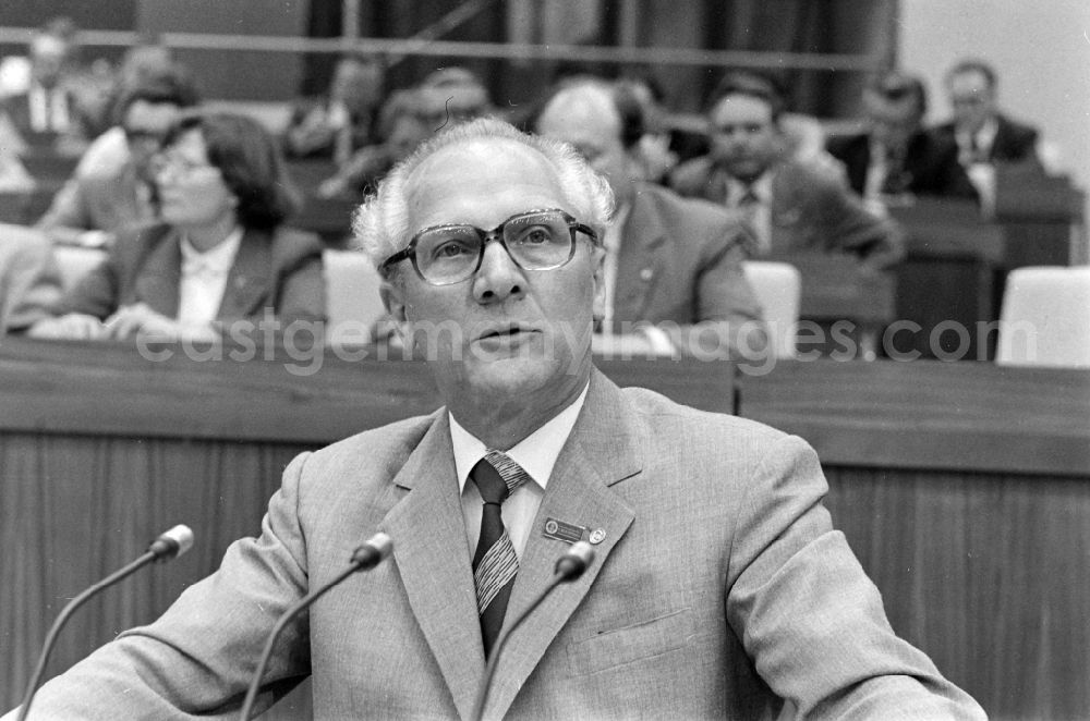 Berlin: SED - General Secretary and Chairman of the Council of State Erich Honecker as speaker before the presidium of the conference for the 7th Construction Conference in the Great Hall of the Palace of the Republic in the Mitte district of Berlin East Berlin on the territory of the former GDR, German Democratic Republic