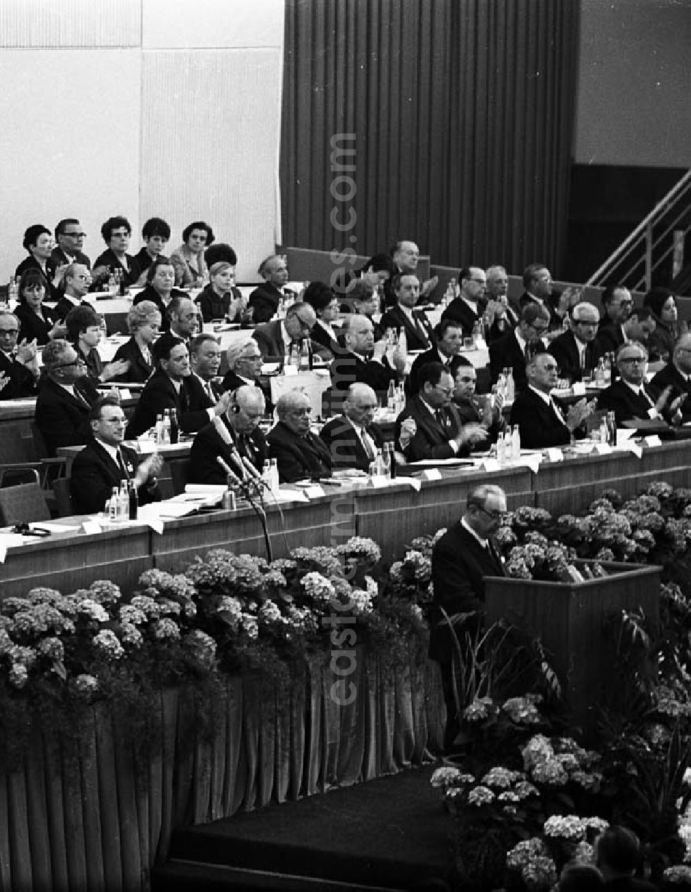 GDR photo archive: Berlin - Kongress der DSF (Deutsch - Sowjetische - Freundschaft) in der Werner - Seelenbinder - Halle in Berlin. Bei diesem Kongress sind auch Pjotr Abrassimow und Erich Honecker anwesend.