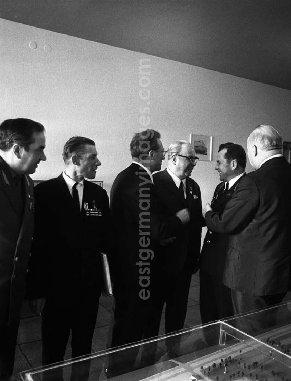 Berlin: Kongress der DSF (Deutsch - Sowjetische - Freundschaft) in der Werner - Seelenbinder - Halle in Berlin. Bei diesem Kongress sind auch Pjotr Abrassimow und Erich Honecker anwesend.