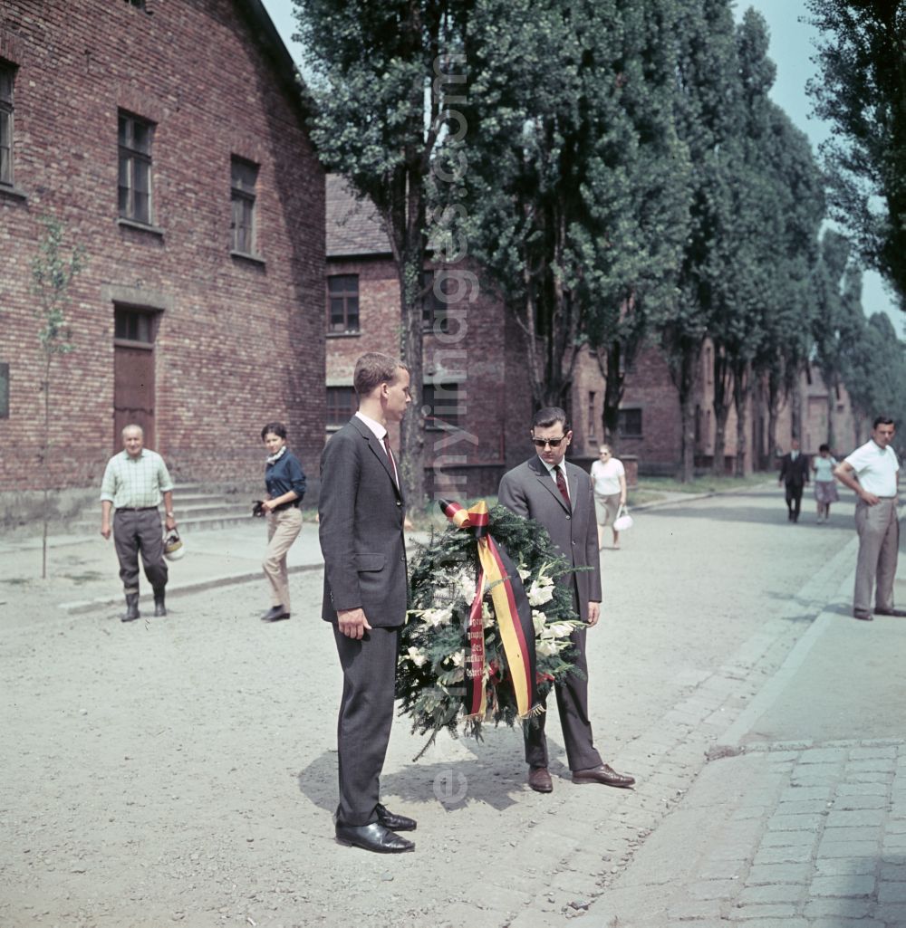 GDR image archive: Oswiecim - Auschwitz - Facades of the remaining buildings of the concentration camp visitors and tourists warn against forgetting in Oswiecim - Auschwitz in Poland