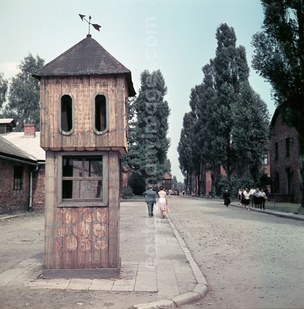 GDR photo archive: Oswiecim - Auschwitz - Facades of the remaining buildings of the concentration camp visitors and tourists warn against forgetting in Oswiecim - Auschwitz in Poland