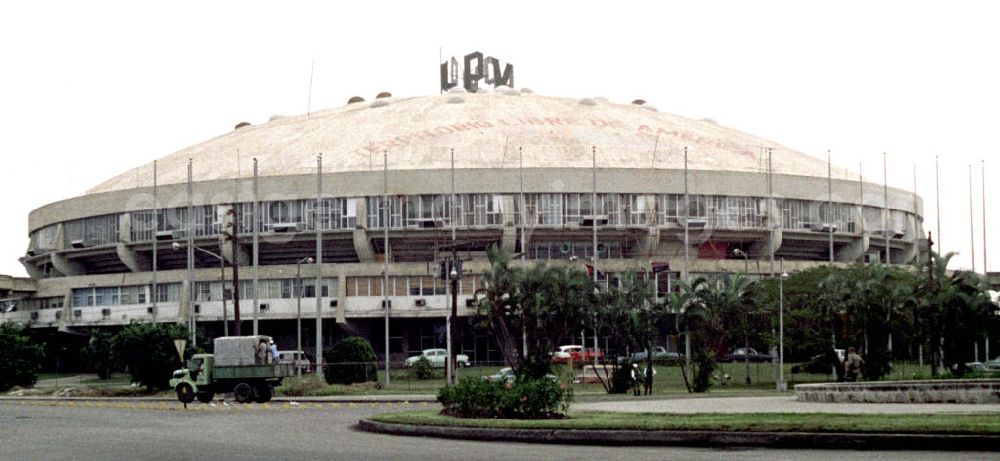 Havanna: Blick auf das Coliseo de la Ciudad Deportiva, die Sporthalle des größten Sportkomplexes von Havanna nahe des Flughafens.