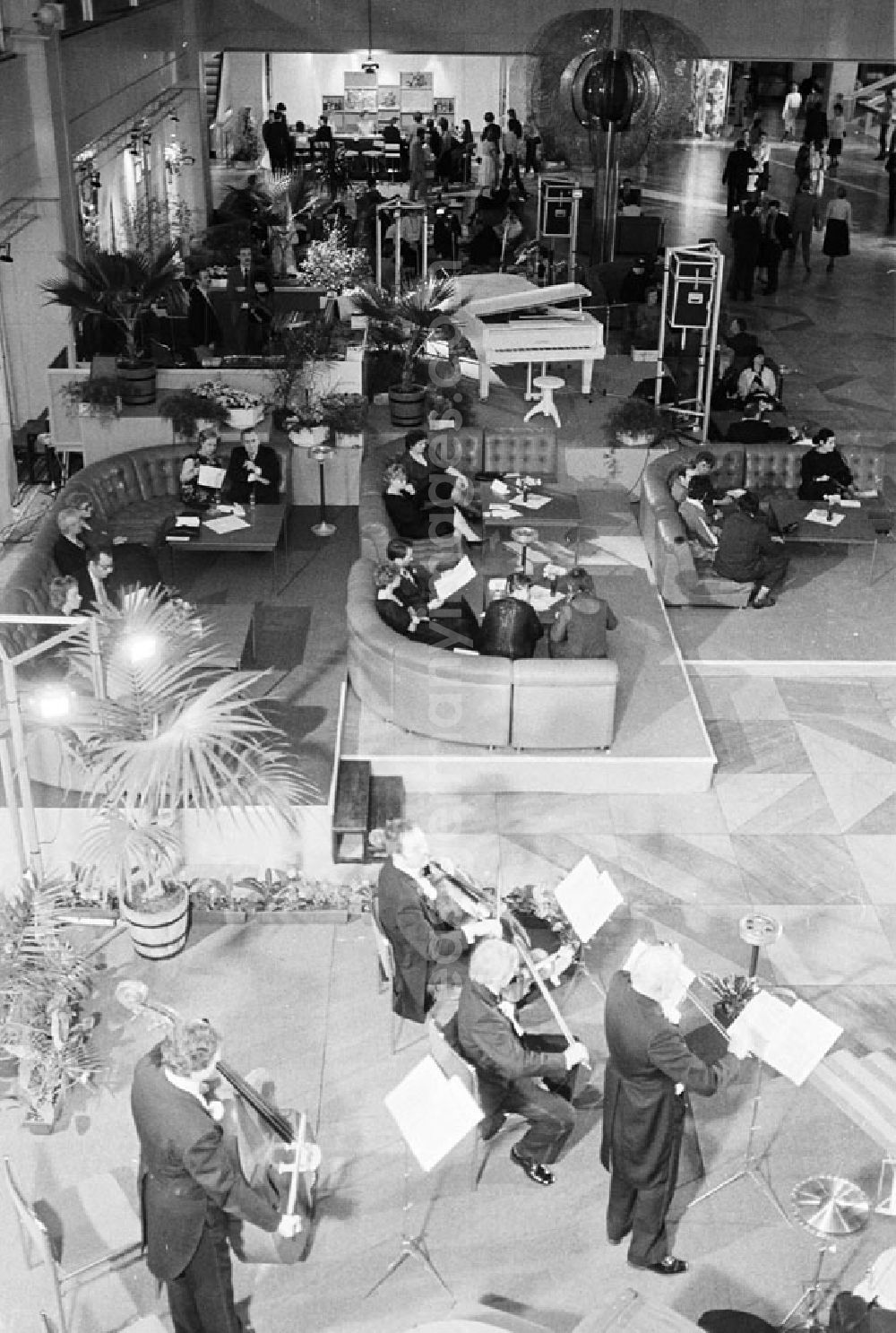 Berlin: 22.03.1986 Kulturtage im Palast der Republik Umschlag 29