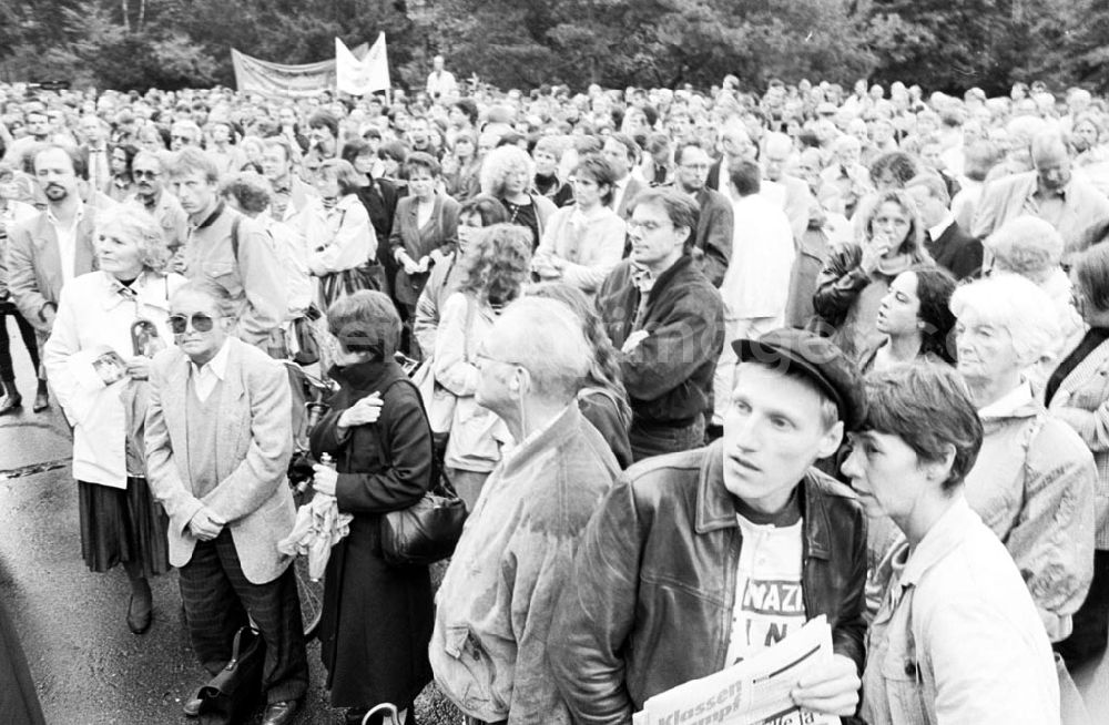 Berlin: Kundgebung vom Weltfriedenstag im Kleistpark Berlin 01.