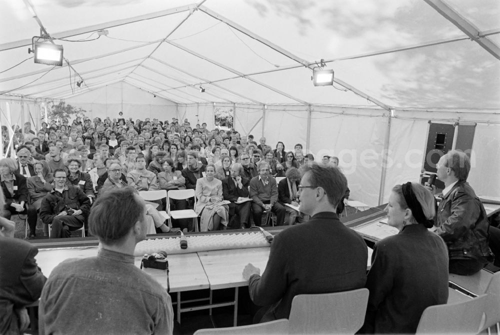 GDR picture archive: Berlin - Art Academy Berlin-Weissensee East Berlin on the territory of the former GDR, German Democratic Republic. Participants sit in the tent during the architect's colloquium