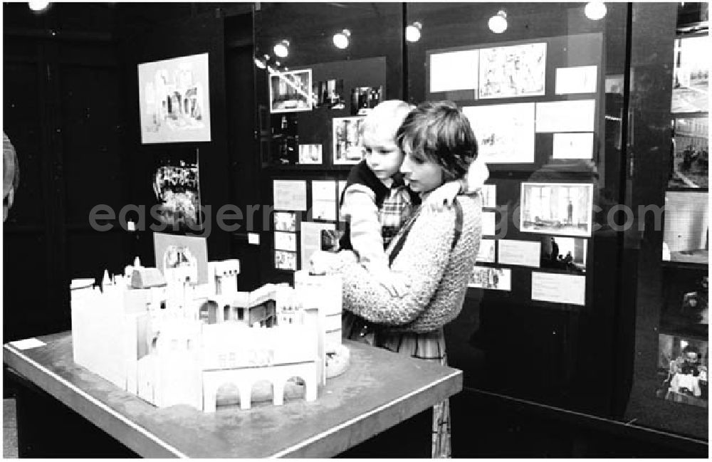 GDR photo archive: Berlin - Theaterausstellung am Fernsehturm.