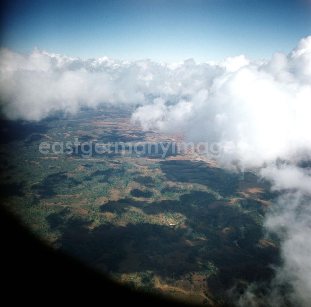 Vientiane Provinz: Blick aus dem Flugzeug auf die Demokratische Volksrepublik Laos.
