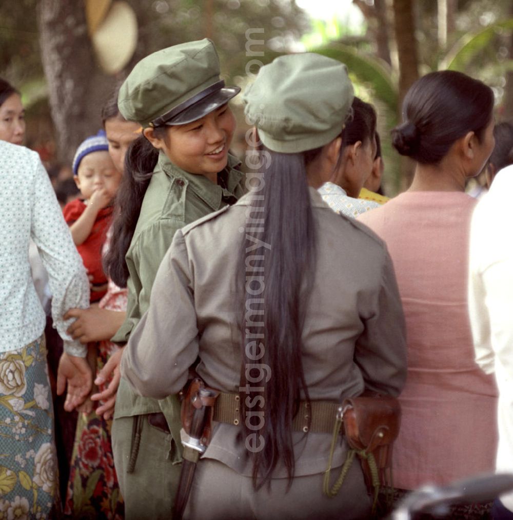 GDR photo archive: Vientiane - Frauen der Miliz in Uniform in Vientiane in der Demokratischen Volksrepublik Laos.