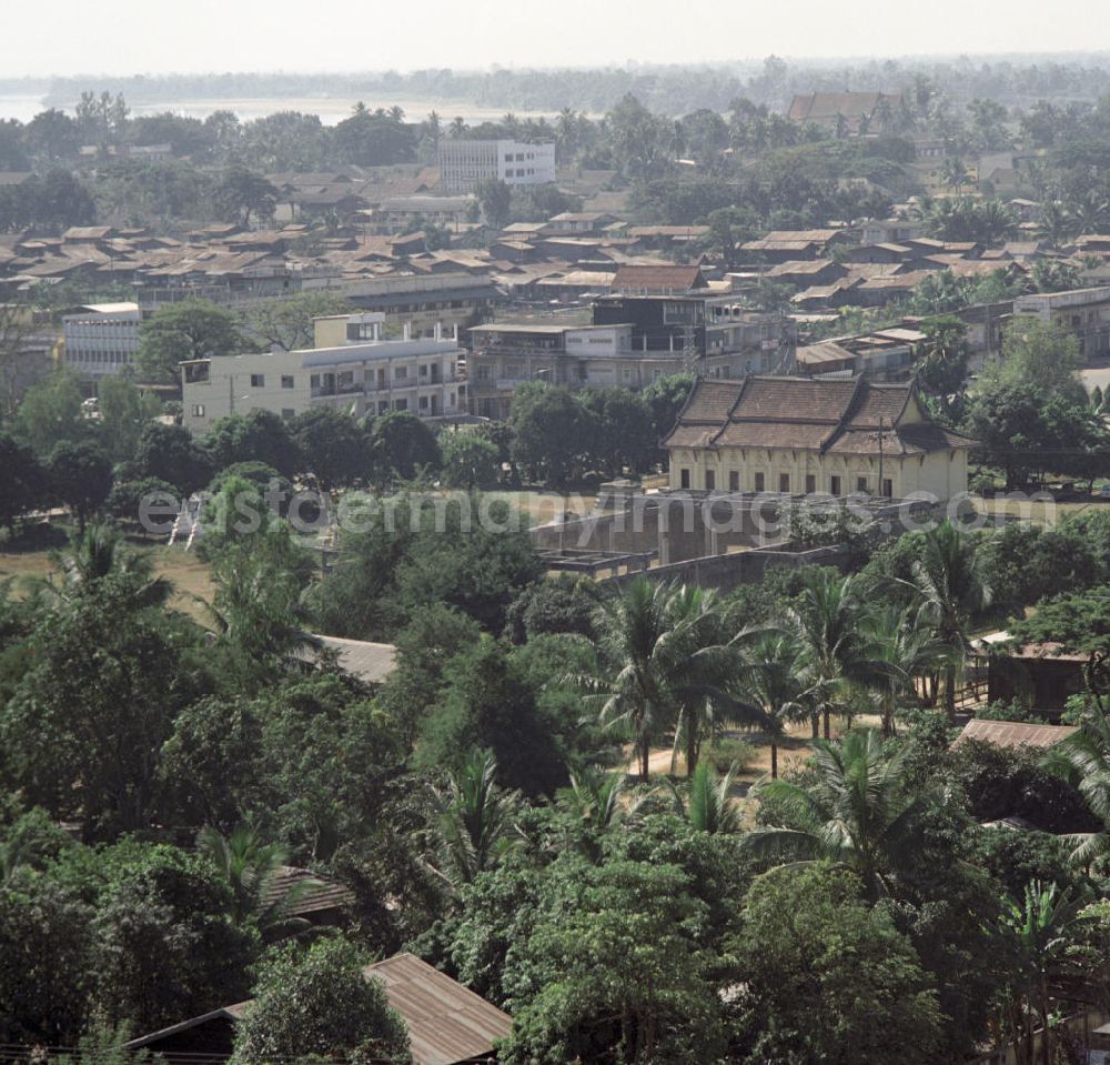 GDR image archive: Vientiane - Blick auf Vientiane, die Hauptstadt der Demokratischen Volksrepublik Laos, vom Turm des Patuxai, dem vientianischen Triumphbogen, auch Victory Gate genannt.