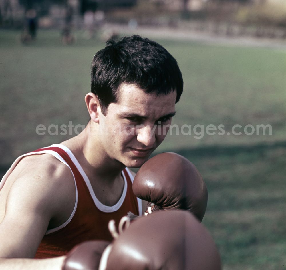 GDR photo archive: Berlin - Athlete and competitive athlete Boxer Bernd Anders in Berlin Eastberlin on the territory of the former GDR, German Democratic Republic