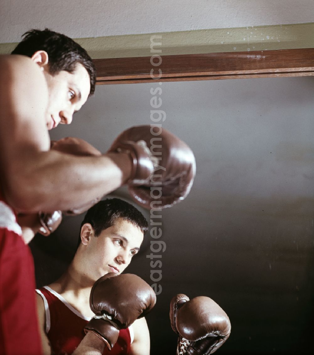 Berlin: Athlete and competitive athlete Boxer Bernd Anders in Berlin Eastberlin on the territory of the former GDR, German Democratic Republic