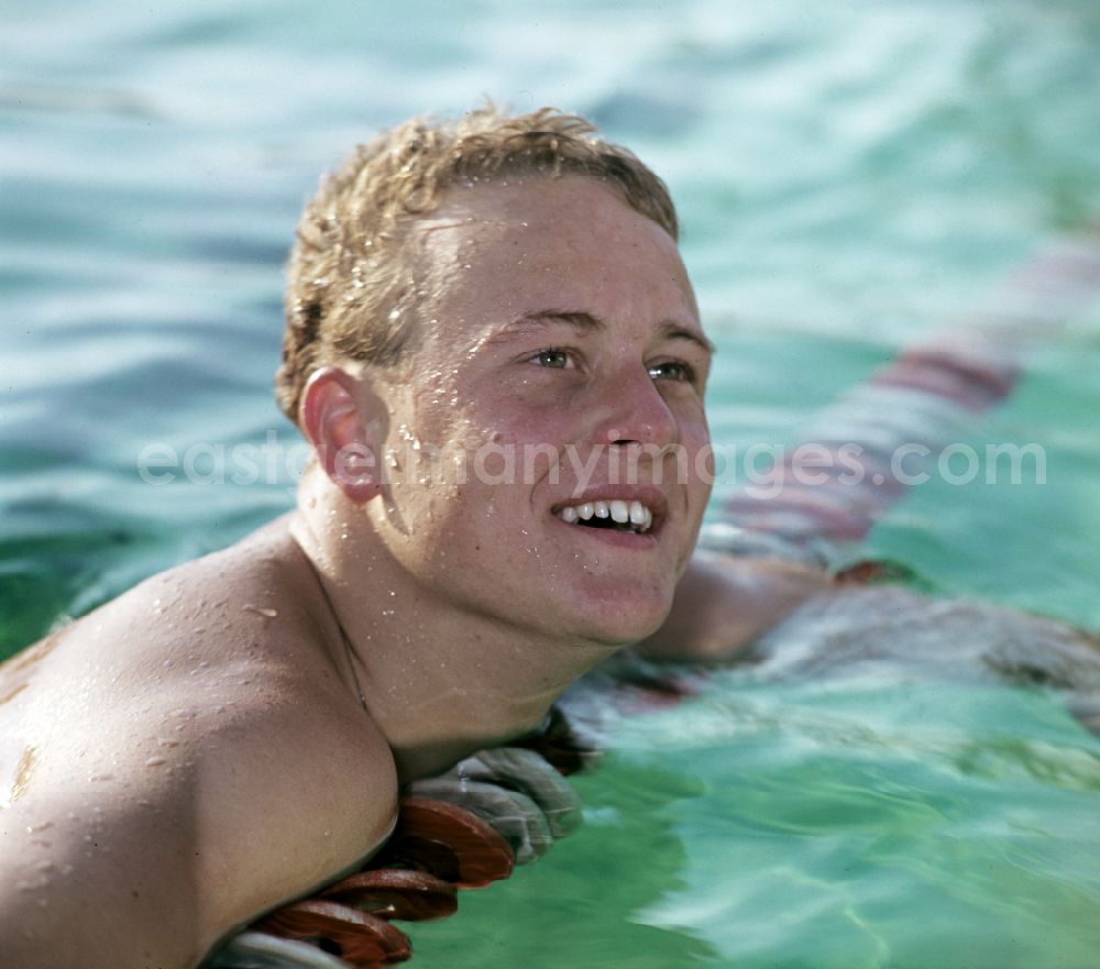 GDR picture archive: Dresden - Swimmer Frank Wiegand of SC Einheit Dresden in Dresden, Saxony in the territory of the former GDR, German Democratic Republic