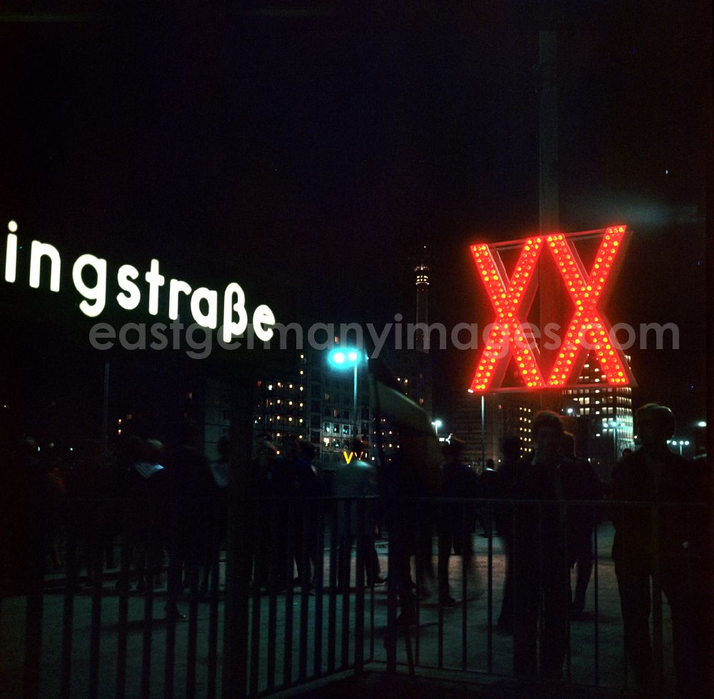 GDR photo archive: Berlin - Neon sign on the occasion of the 2