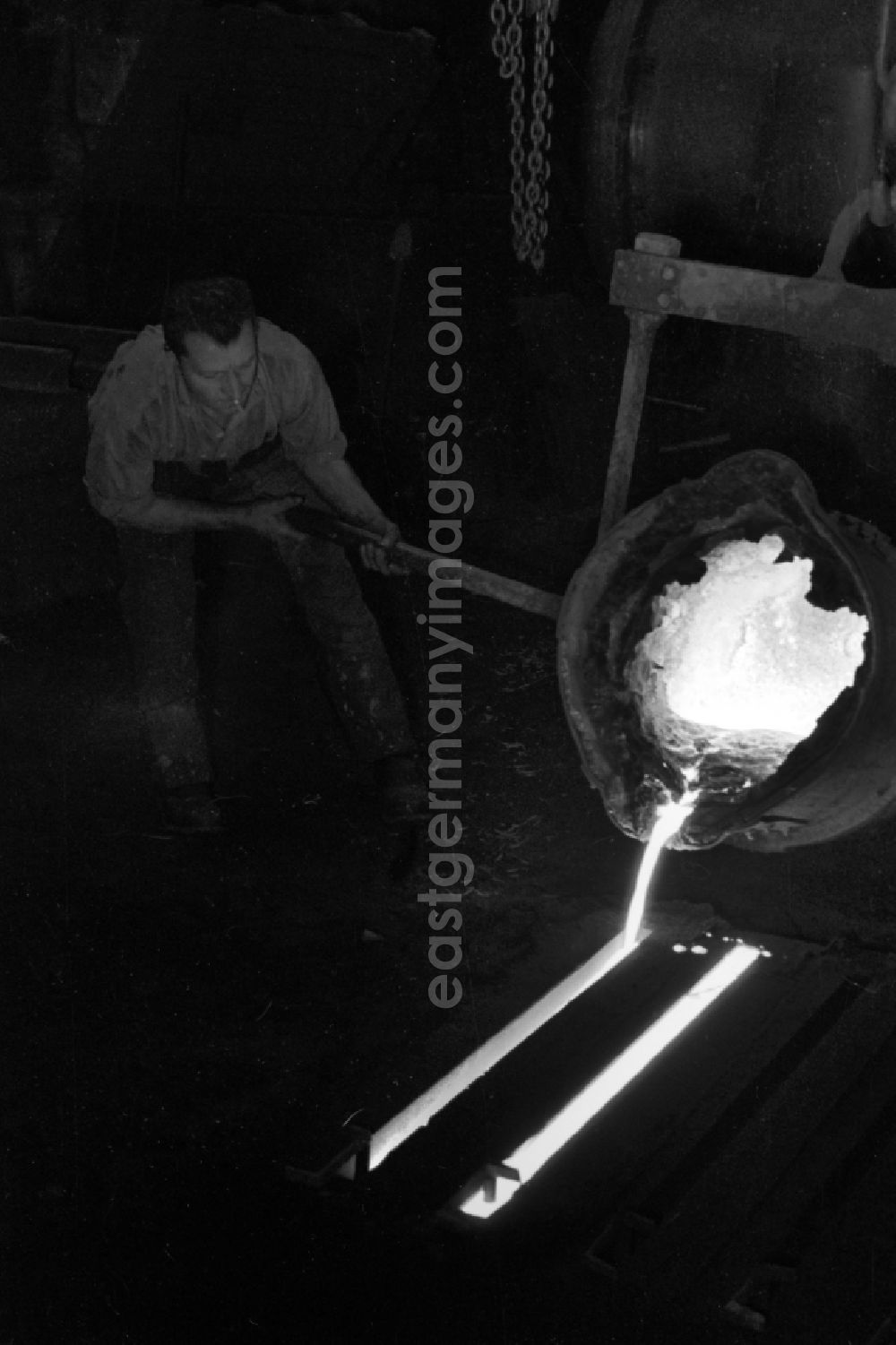 GDR photo archive: Bautzen - Everyday work in the Association of State-Owned Locomotive and Wagon Construction Enterprises (VVB LOWA) in Bautzen, Saxony in the territory of the former GDR, German Democratic Republic