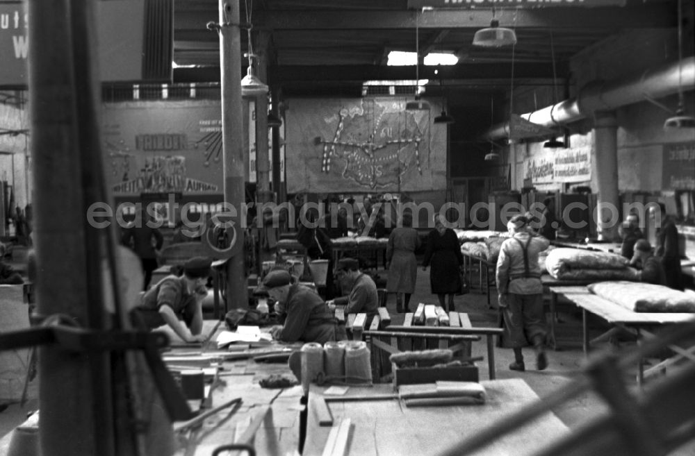 GDR image archive: Bautzen - Everyday work in the Association of State-Owned Locomotive and Wagon Construction Enterprises (VVB LOWA) in Bautzen, Saxony in the territory of the former GDR, German Democratic Republic