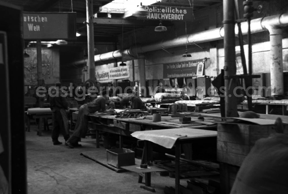 GDR picture archive: Bautzen - Everyday work in the Association of State-Owned Locomotive and Wagon Construction Enterprises (VVB LOWA) in Bautzen, Saxony in the territory of the former GDR, German Democratic Republic