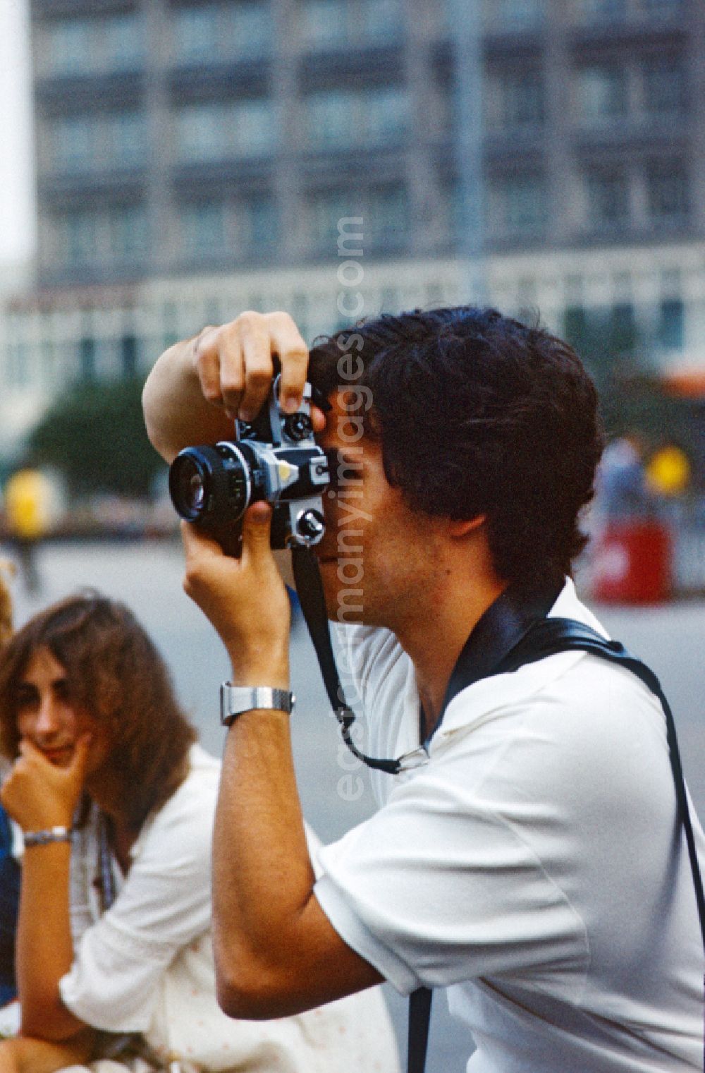 GDR image archive: Berlin - Man takes photographs on Alexanderplatz in East Berlin on the territory of the former GDR, German Democratic Republic