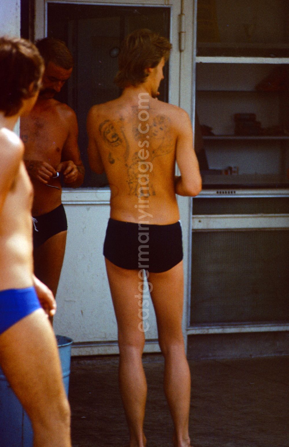 Berlin: Man with tattoos on his back in the Pankow outdoor swimming pool in East Berlin on the territory of the former GDR, German Democratic Republic