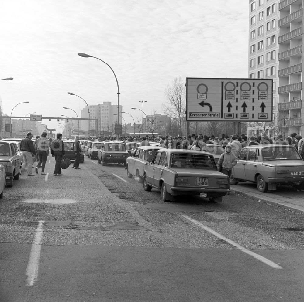 GDR picture archive: Berlin - Opening of the GueSt passport control point and border crossing point with crowds of people and vehicles at Heinrich-Heine-Strasse in Berlin East Berlin in the territory of the former GDR, German Democratic Republic