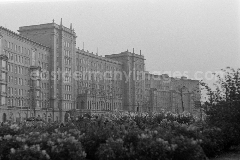 Leipzig: Street view of an apartment building - building front Lille Ring on place Rossplatz in Leipzig, Saxony on the territory of the former GDR, German Democratic Republic