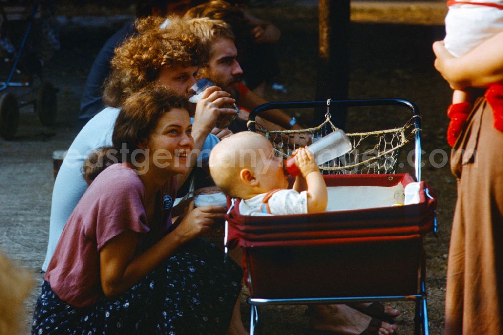 GDR image archive: Berlin - People at the Pankefest in Berlin, East Berlin, in the area of the former GDR, German Democratic Republic