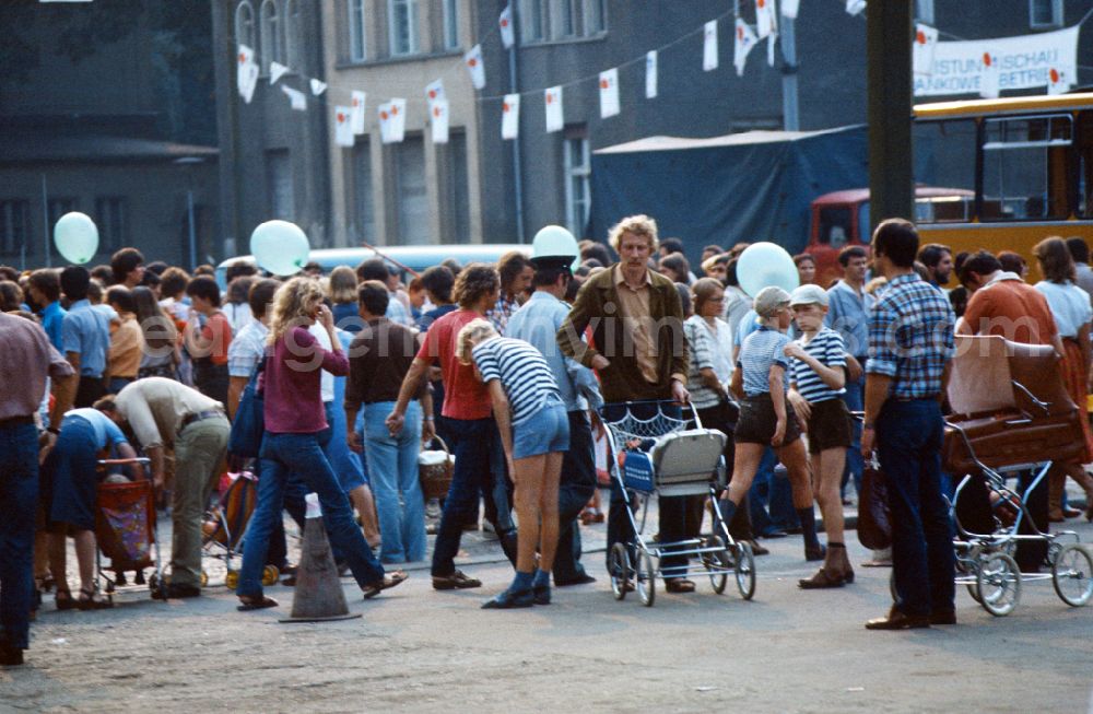 Berlin: People at the Pankefest in Berlin, East Berlin, in the area of the former GDR, German Democratic Republic