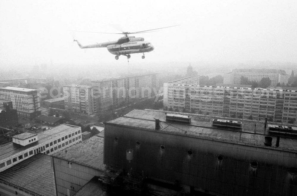 Berlin-Mitte: MiD Kranflug-Einsatz AKW Mitte, Einbau von Schalldämpfer 27.