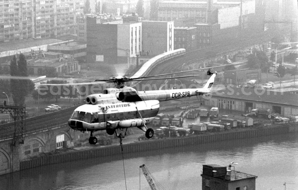 GDR image archive: Berlin-Mitte - MiD Kranflug-Einsatz AKW Mitte, Einbau von Schalldämpfer 27.