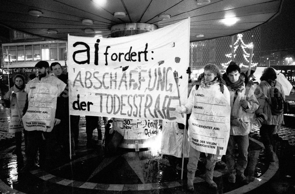 GDR image archive: Berlin-Mitte - Mitte - Berlin Demo - Amnestie International fordert Abschaffung der Todesstrafe 10.12.9