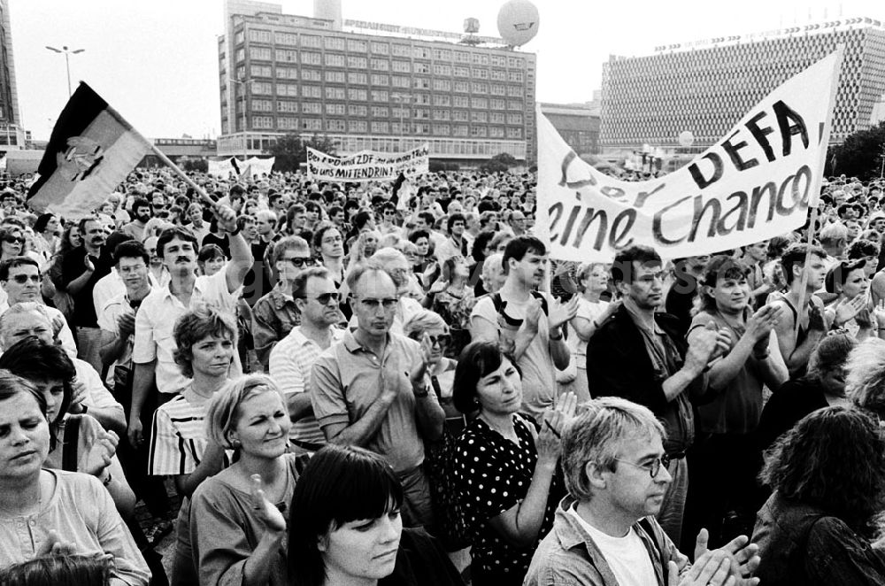 GDR image archive: Berlin-Mitte - Mitte - Berlin Demo zum Erhalt der Medien auf dem Alex 28.06.9