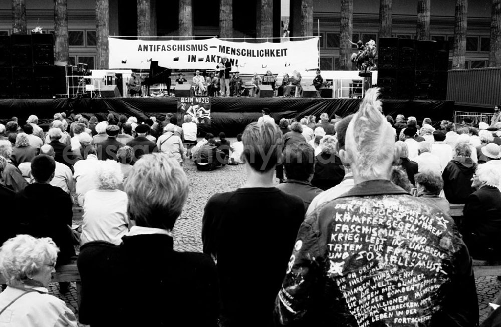 Berlin-Mitte: Mitte - Berlin OdF-Tag im Lustgarten 09.09.9